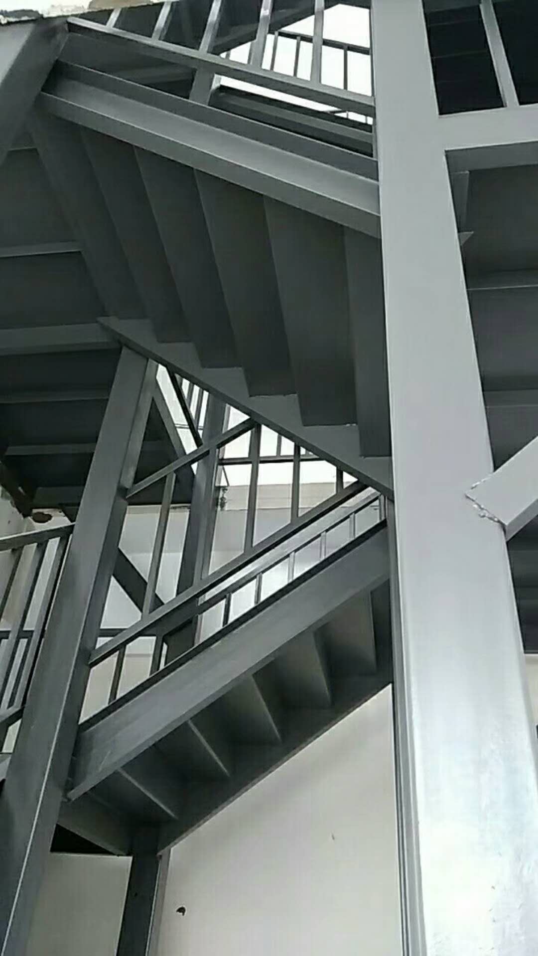钢结构楼梯-浙江品正钢结构有限公司